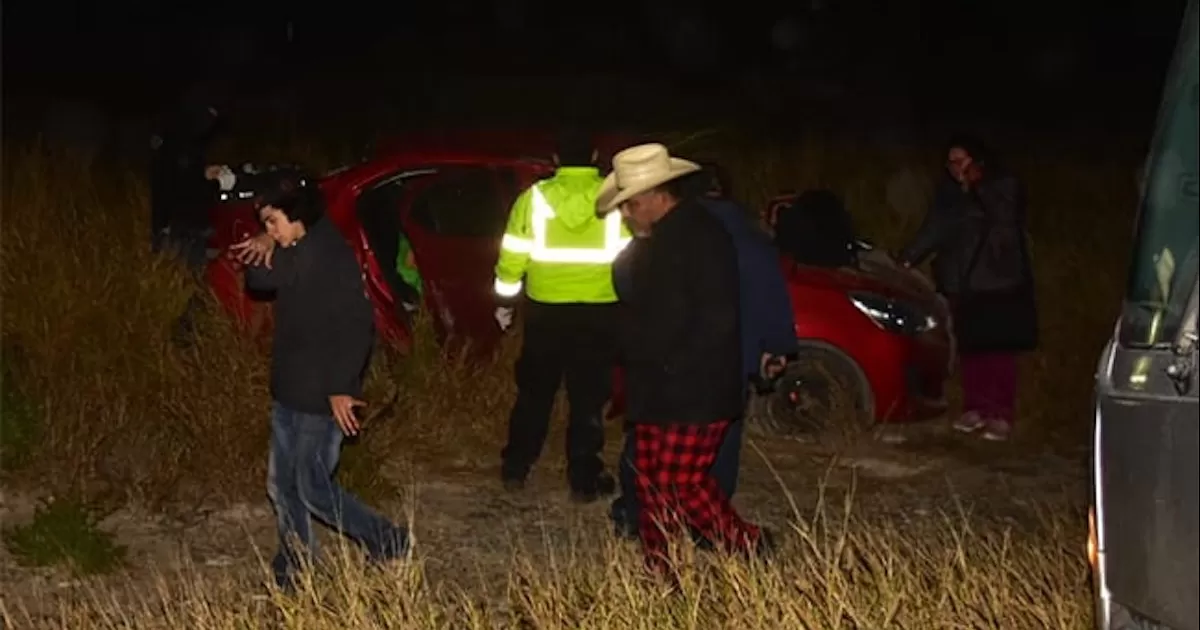 Elementos de la Guardia Nacional división caminos también se concentraron en el lugar del accidente.