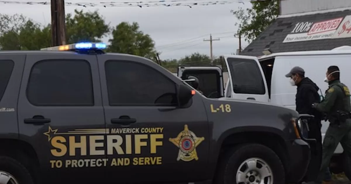 Traficante mujer es detenida con ilegales en Eagle Pass