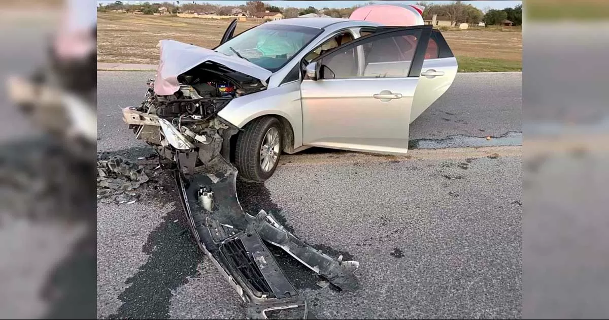 Termina persecución en aparatoso choque en Del Río