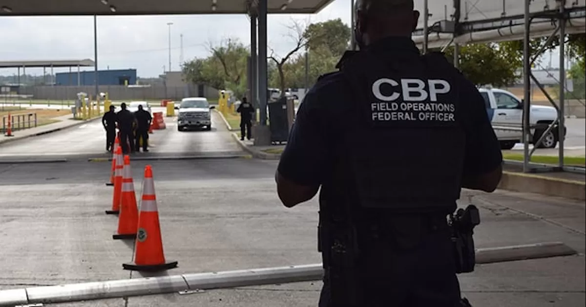 Acusan a 2 mexicanos de tráfico de armas en Eagle Pass