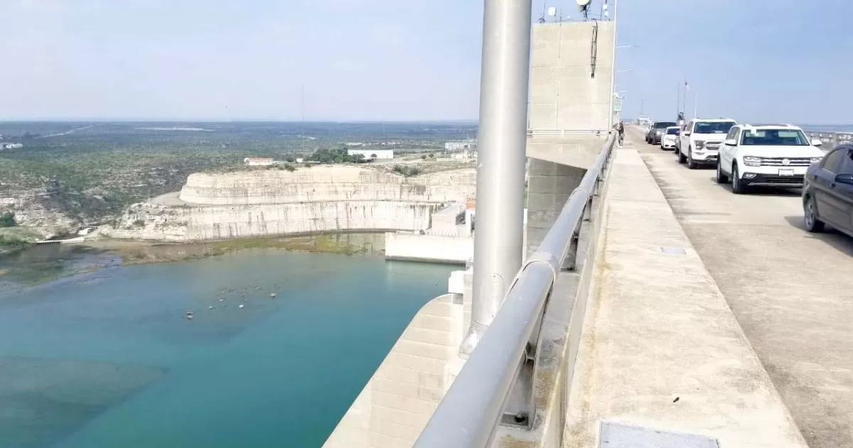 No se tiene el tiempo exacto de cuánto podría permanecer cerrado este puerto de entrada, debido a que se harán trabajos de mantenimiento utilizando pesada maquinaria la cual estará sobre el camino.