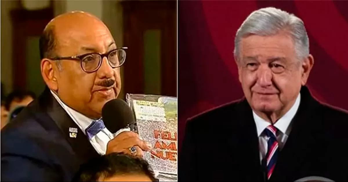 En plena Mañanera, youtuber Lord Molécula regala a AMLO libro para colorear, playera y agenda