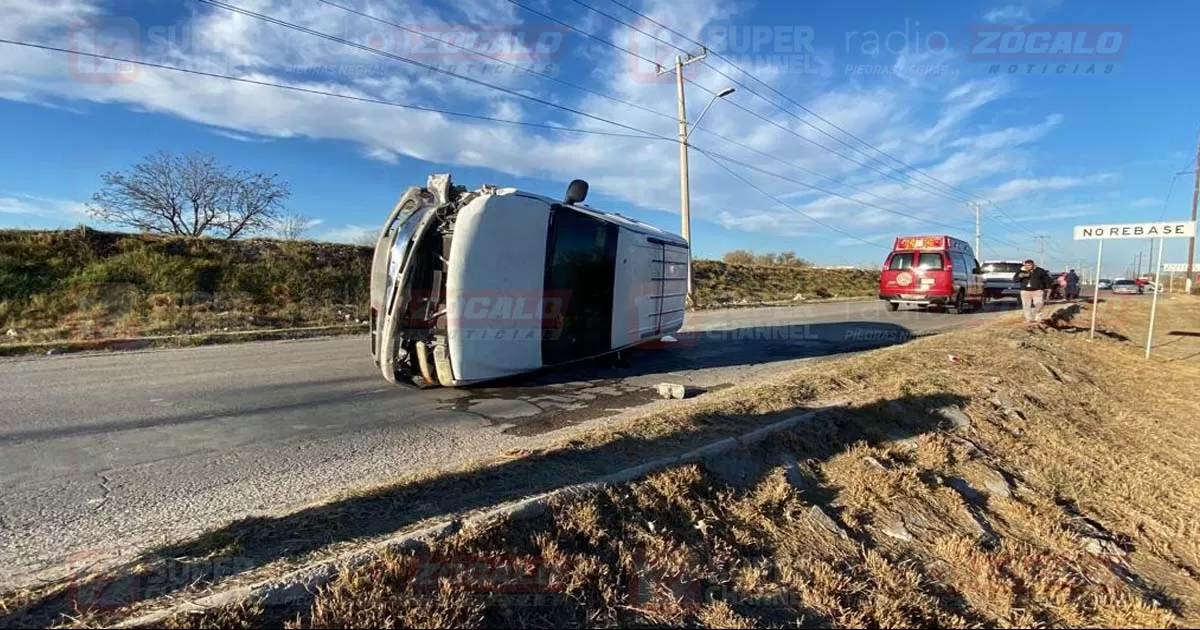 Joven huye después de volcar camioneta de su madre que tomó sin permiso
