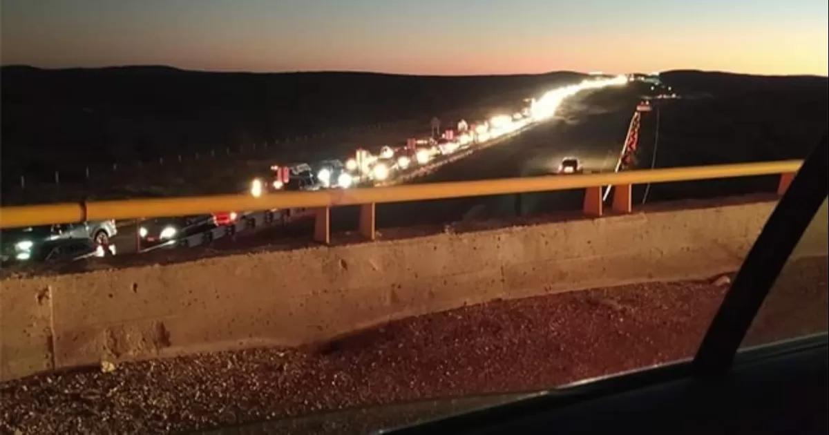 el hombre empezó a convulsionar, por lo que se percataron de que estaba sufriendo un ataque al corazón.