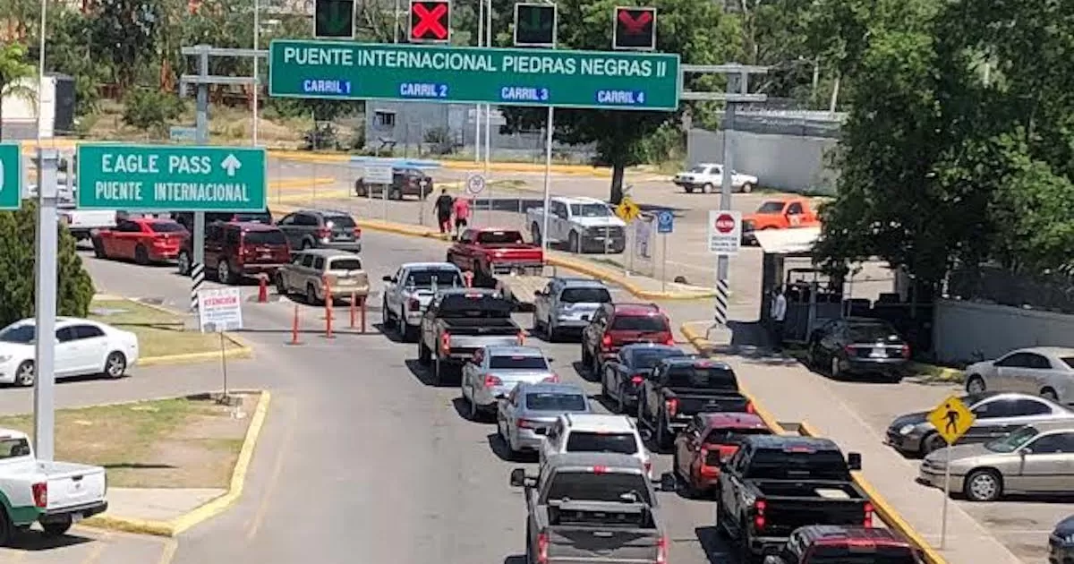 Mientras que los conductores no se pasen de listos y se metan al carril de carga, no se tendrán problemas para que los camiones puedan llegar a lado americano: Ernesto Vela Reyna