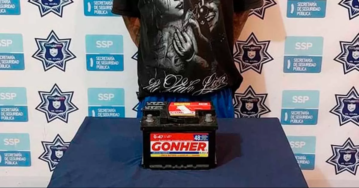 Policías sorprendieron al individuo cuando caminaba con el acumulador en sus manos