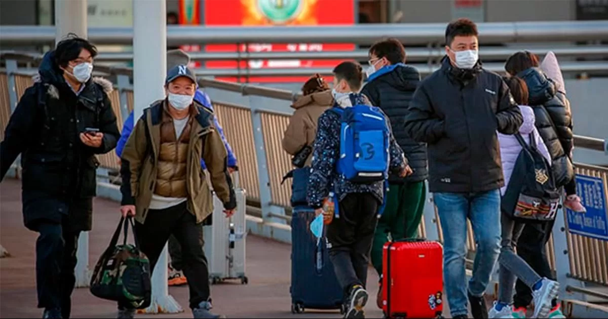 China reabre sus fronteras tras casi tres años de estricta ‘cero Covid’