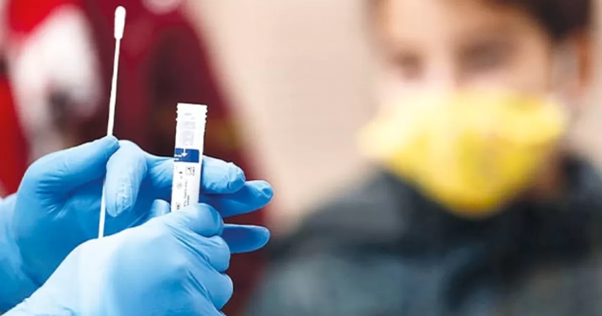 Se dispara costo de pruebas Covid; hasta 2 mil pesos en laboratorios