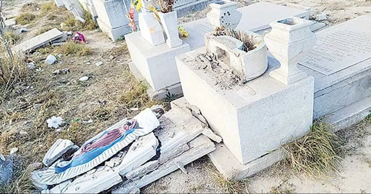Pandilleros entraron al cementerio y realizaron desmanes en varias fachadas de los sepulcros