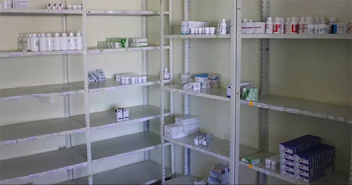 Derechohabientes de clínica 16 del IMSS tardan más de 5 horas y no logran surtir medicinas.