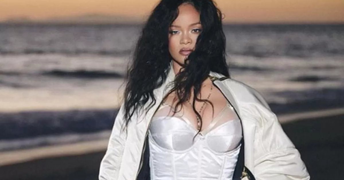 Rihanna encabezará el espectáculo de medio tiempo en el Super Bowl, pero ha dejado con la duda a los fanáticos sobre su actuación.