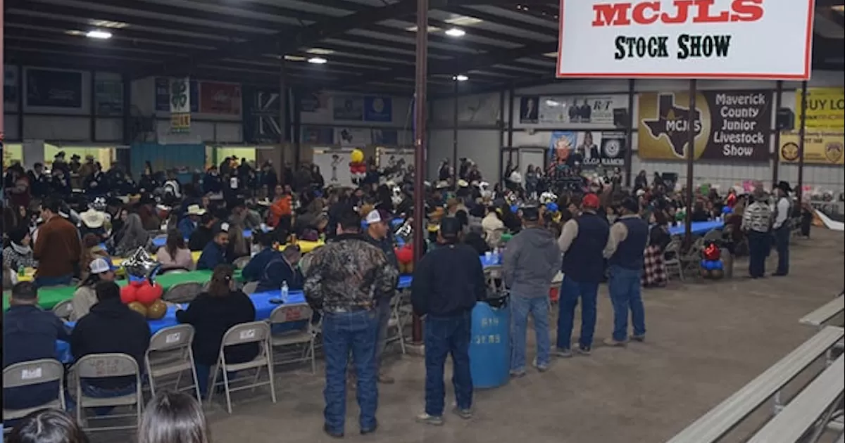 Almuerzo vaquero reúne a cerca de 600 personas en Eagle Pass