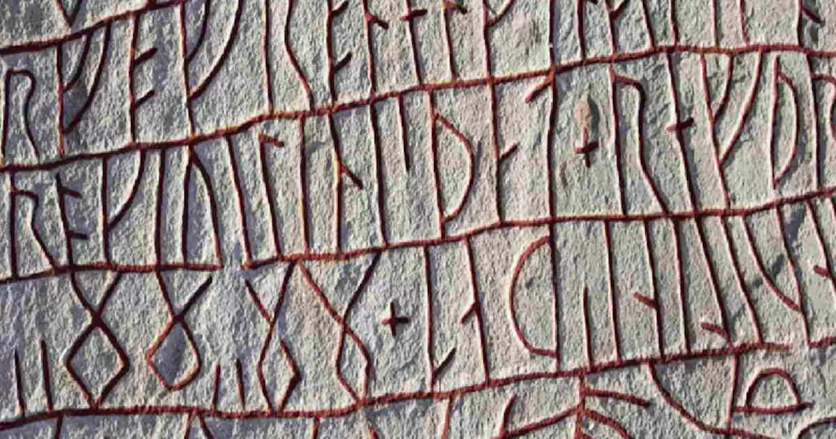Descubren en Noruega la piedra rúnica más antigua del mundo