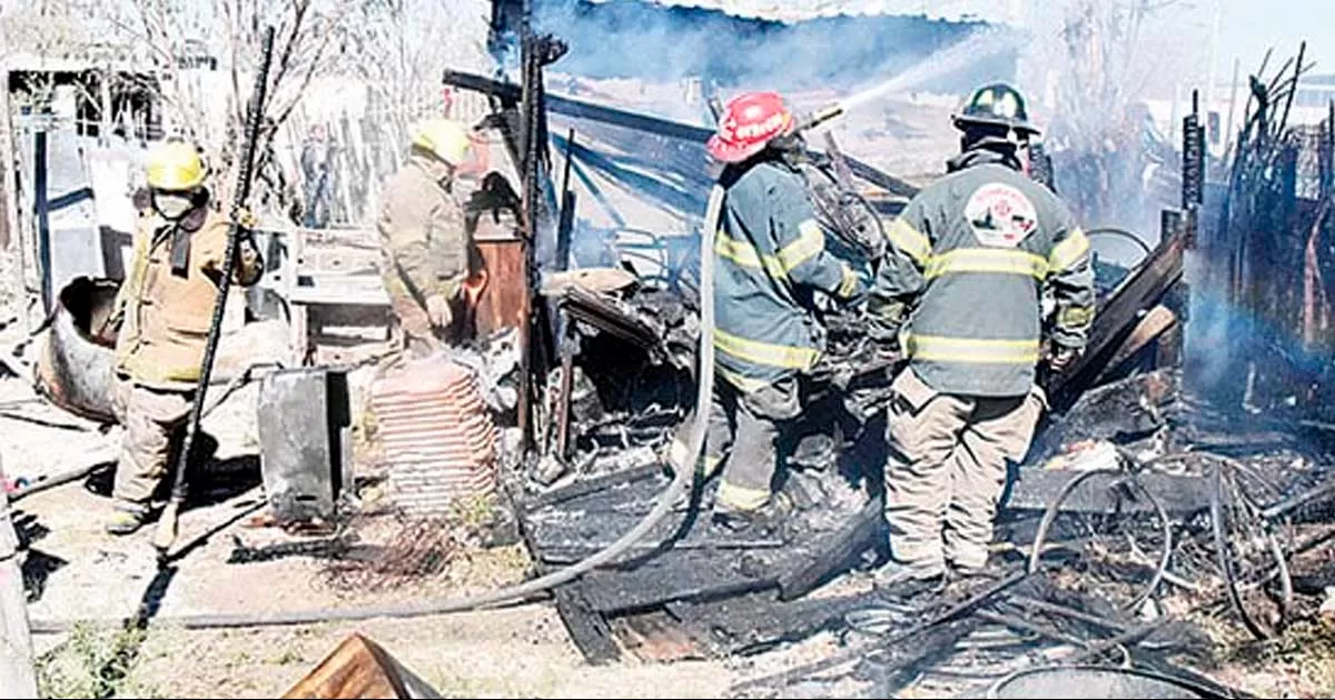 Un incendio aparentemente ocasionado de manera intencional, consumió todo lo que había en el interior del jacal