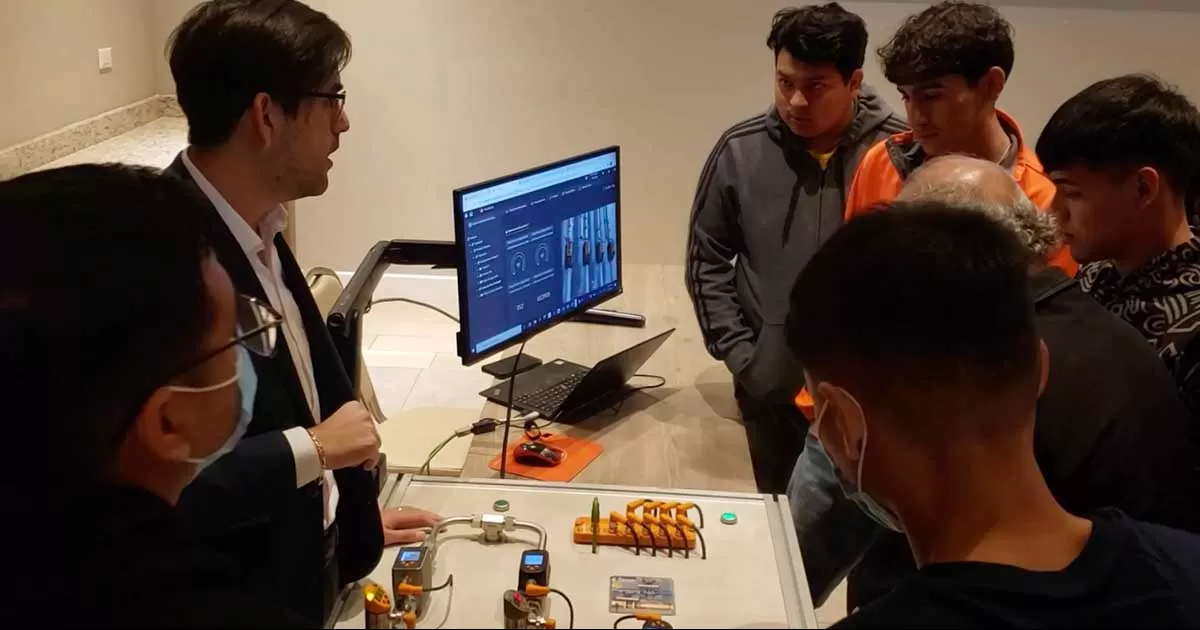 El rector de la UTNC dijo sentirse muy agradecido con la empresa Rassini por ofrecer el curso de capacitación a los estudiantes de la carrera de robótica.