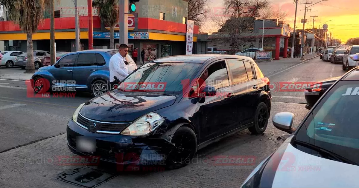 Una mujer y un menor sufrieron algunas lesiones tras el choque ocurrido la tarde de este viernes