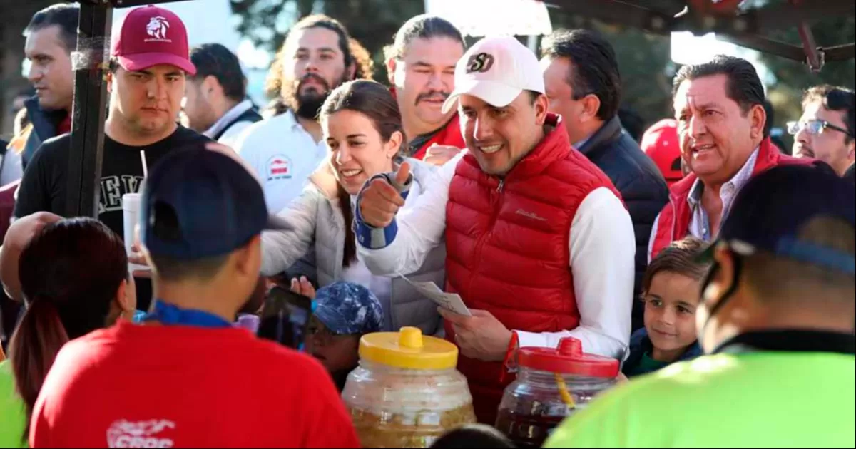 Acompañado por su esposa Paola y sus hijos Manolo y Santiago, el precandidato señaló que, en conjunto con los diversos sectores, desarrollará proyectos de inversión para espacios públicos para el deporte y la cultura.