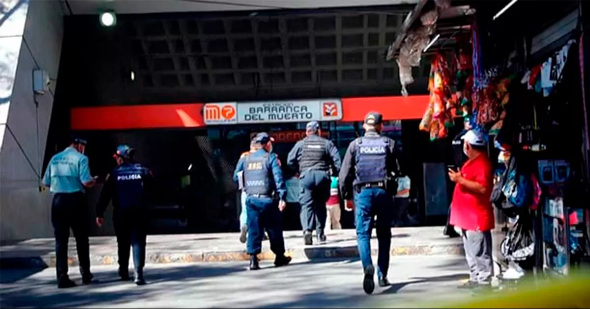 Usuarios del Metro fueron desalojados en la estación Barranca del Muerto, de la Línea 7, por la presencia de humo; prevén corto circuito