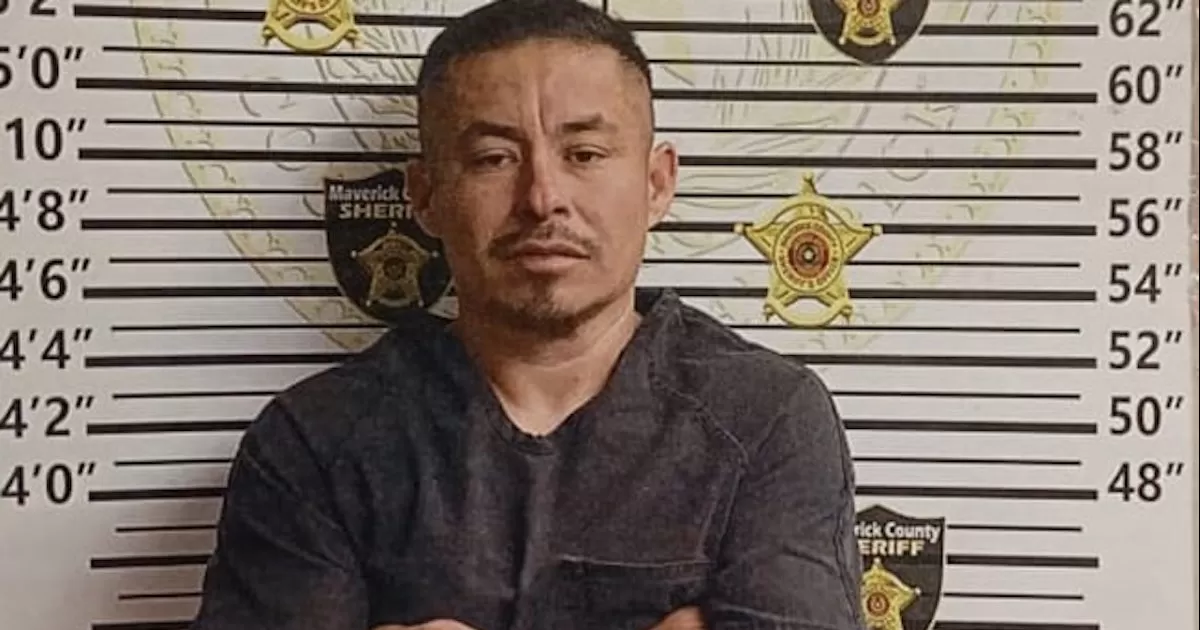 Roba auto familiar y tras persecución termina detenido en Eagle Pass