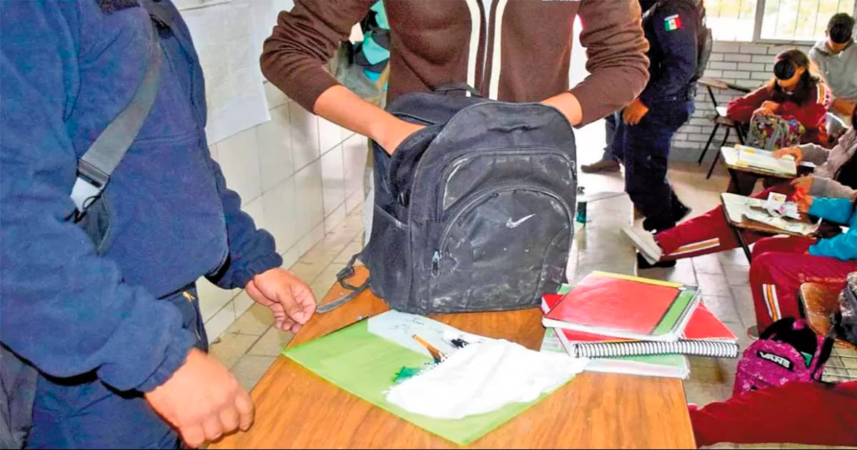 Operativos Mochila son continuos y sorpresivos en escuela Secundaria Benito Juárez