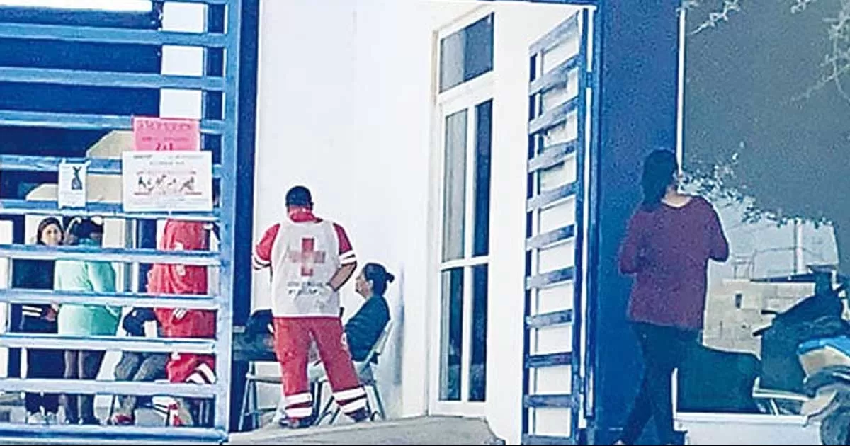 Mujer cae y se golpea en el pavimento cuando un canino intentó atacarla sobre las calles de la colonia Mezquital del Valle