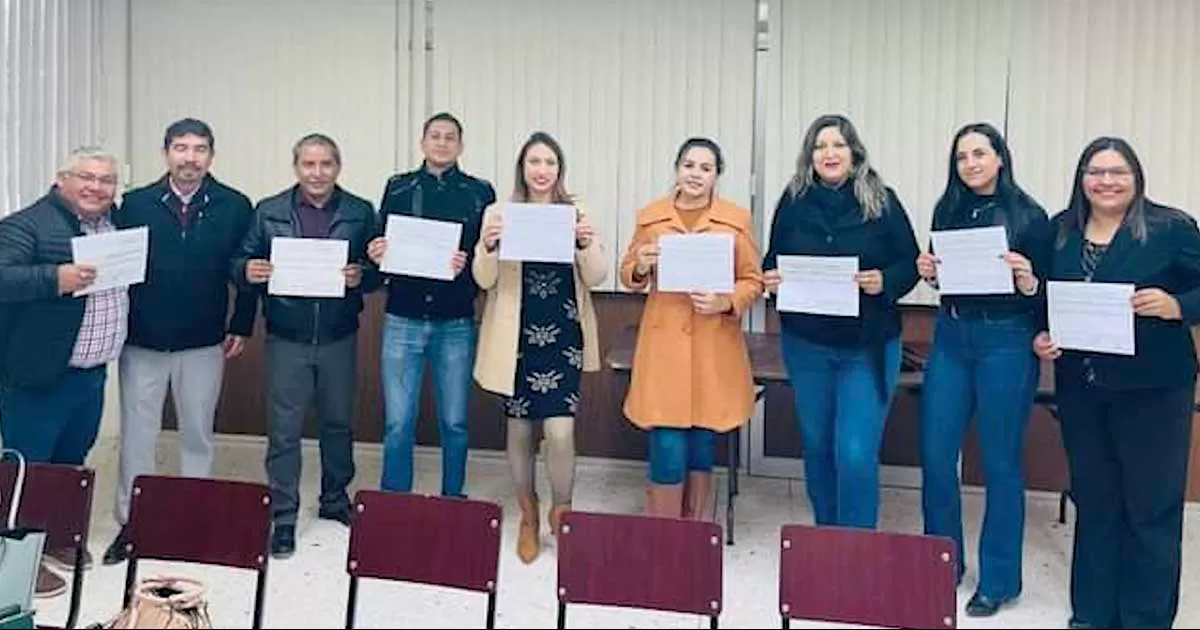 Entregan bases a más de 30 maestros del CBTIS 34