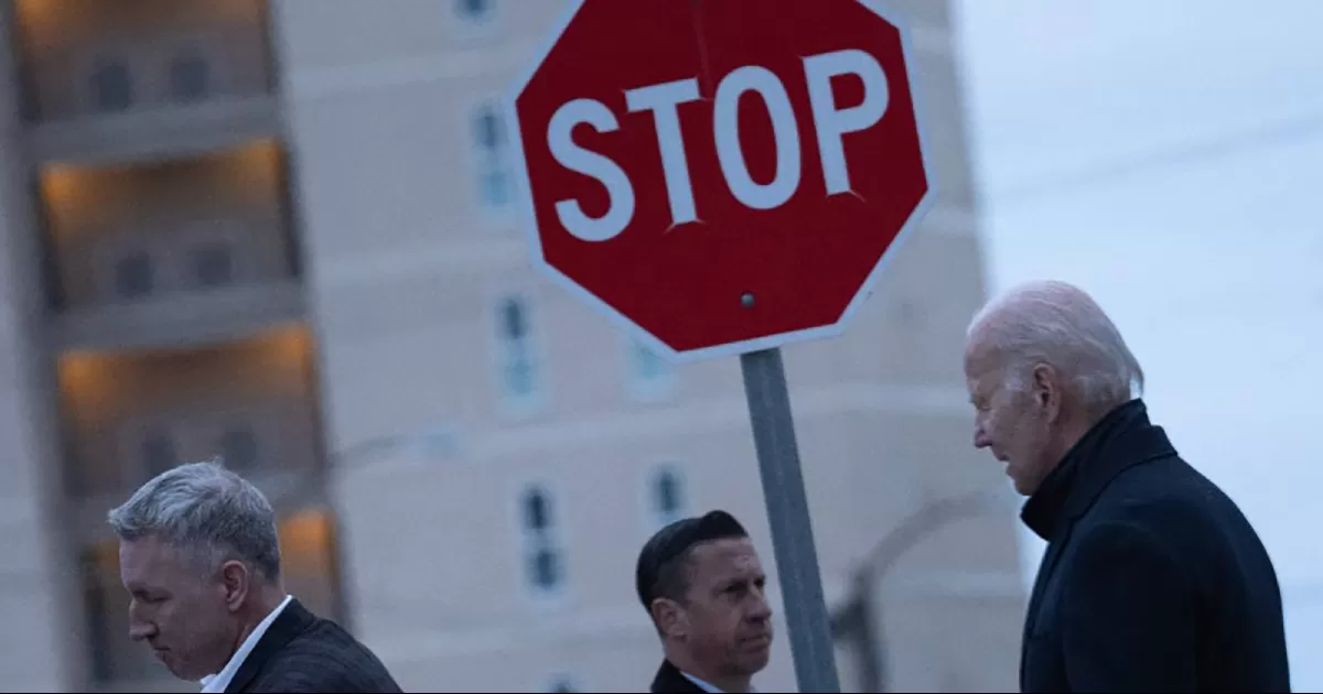 Biden exige al Congreso restringir el acceso a los fusiles de asalto tras tiroteos en EU