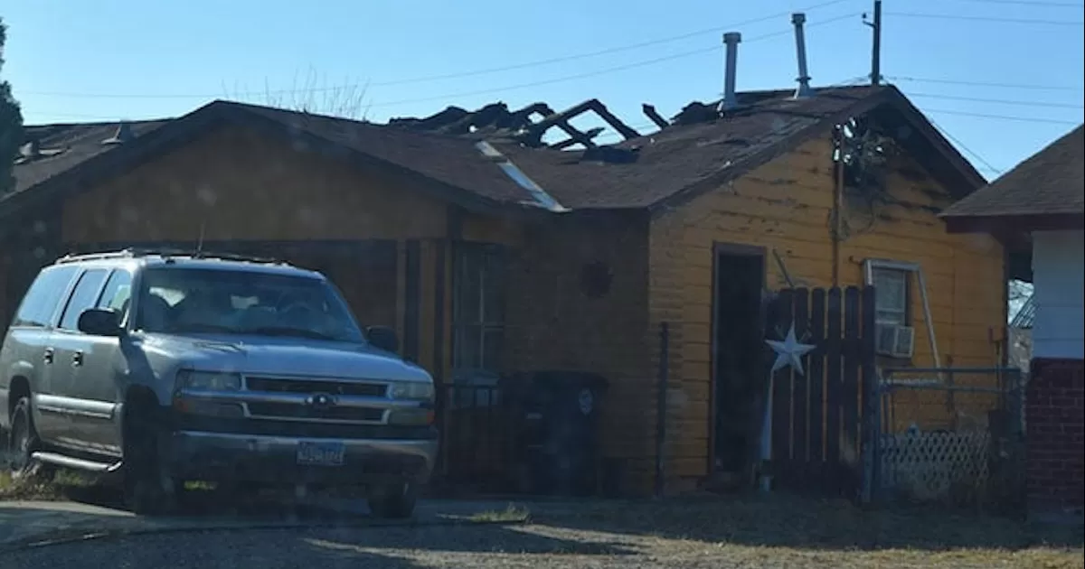 La emergencia provocó movilización del departamento de bomberos quienes se concentraron en el área residencial
