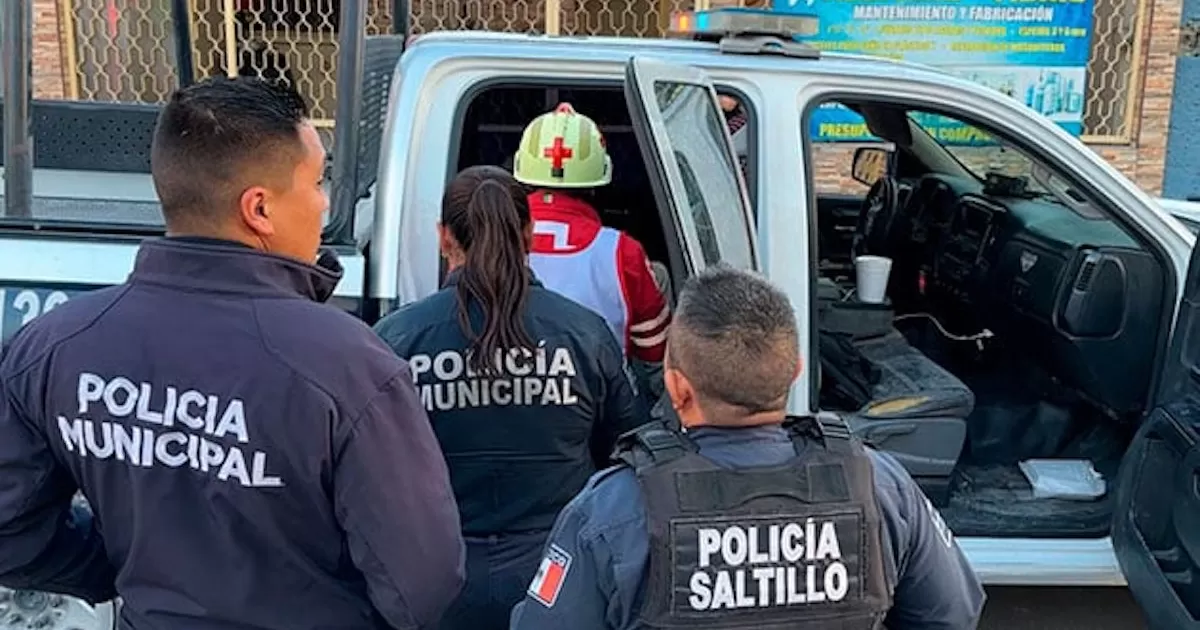 La mujer adulta fue trasladada al hospital de la Cruz Roja Mexicana, y la menor, al área de Urgencias del Hospital General de Zona Uno del IMSS.