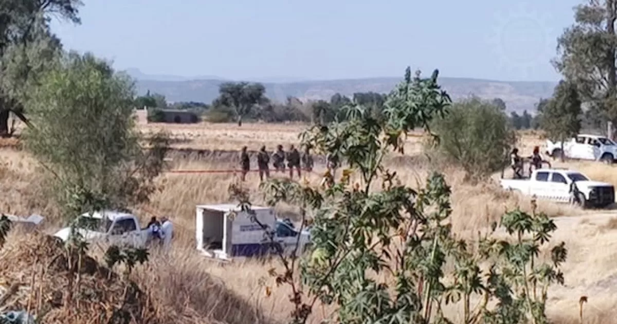 Hallan 13 cuerpos dentro de socavón en terreno baldío de Guanajuato