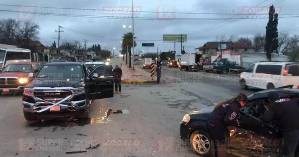 El choque ocurrió por invasión de carril en el bulevar a unos metros del entronque Piedras Negras –Nava.