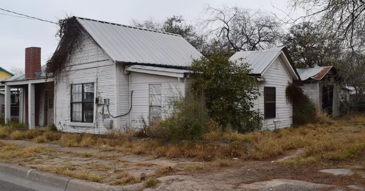 Es un menor que estaba expuesto al peligro, en medio del intenso frío, en riesgo de afectar su salud, declaró el jefe de la policía Federico Garza.