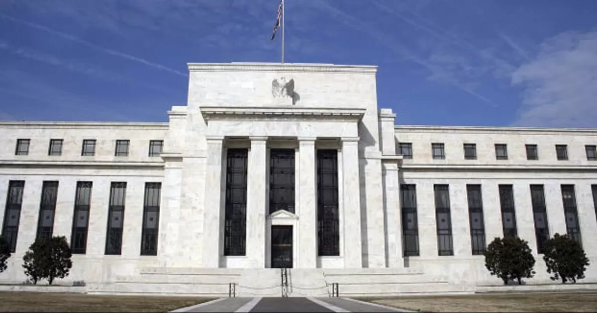 La FED elevó su tasa de interés objetivo en un cuarto de punto porcentual este miércoles, pero siguió prometiendo "aumentos continuos".