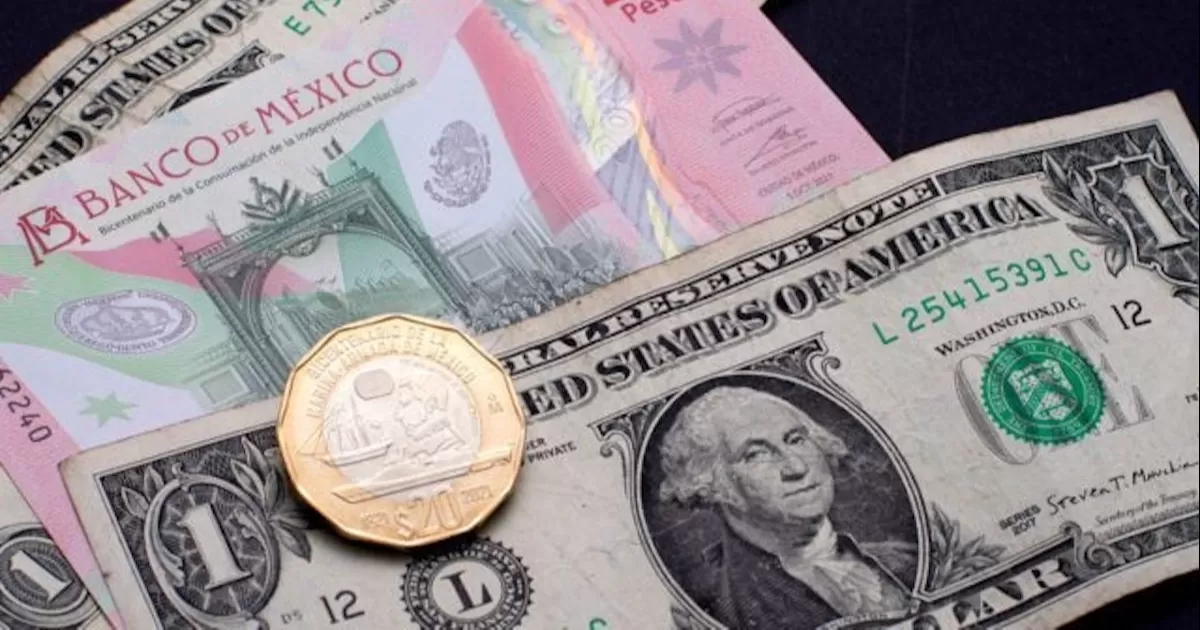 El peso cotizaba en 18.5255 pesos por dólar, con una apreciación de un 0.40% frente al precio de referencia del miércoles.