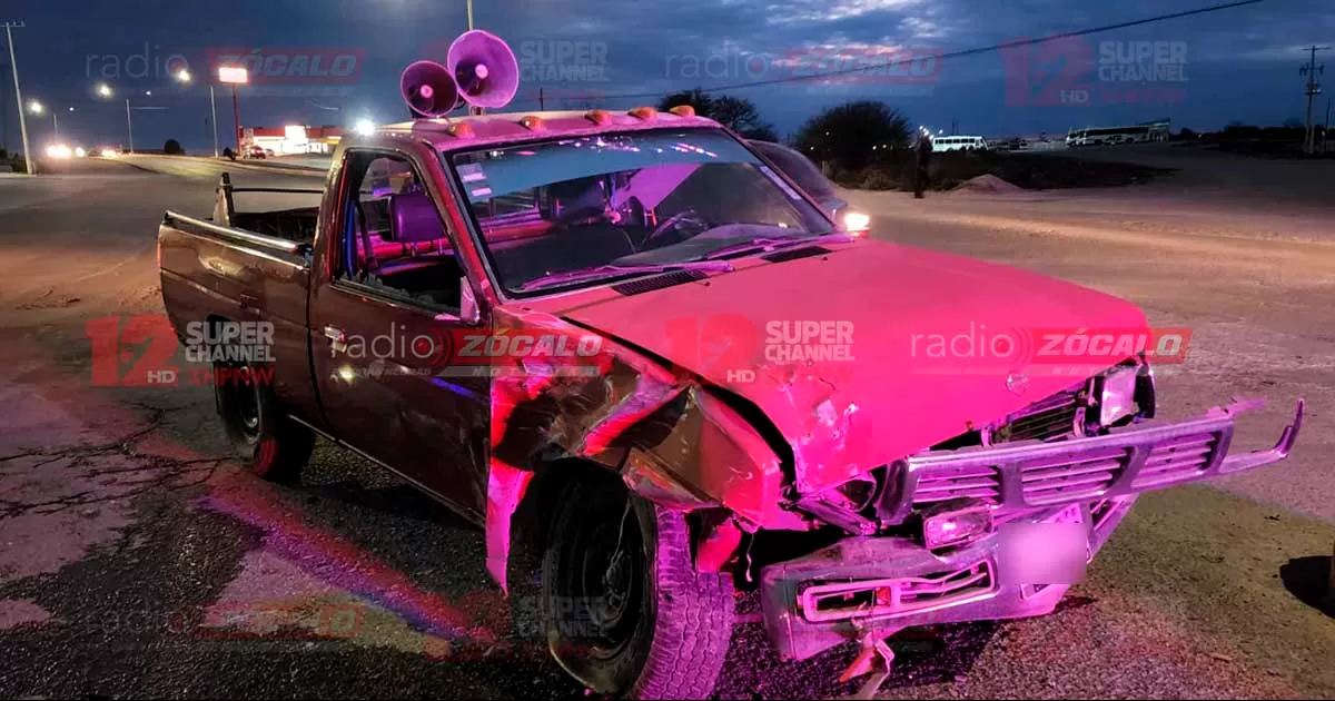 Un choque entre dos camionetas dejó cuantiosos daños materiales en el retorno de Prolongación República y la calle Sierra del Venado