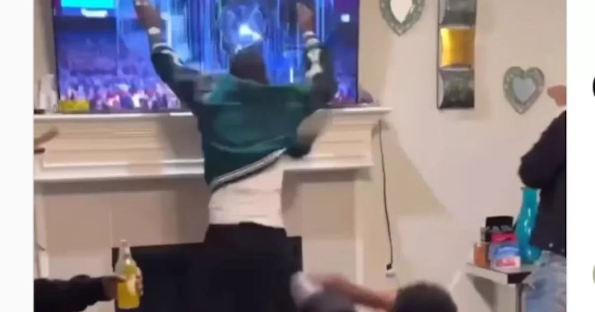 Video: Fanático de Philadelphia Eagles rompe pantalla al ver Super Bowl