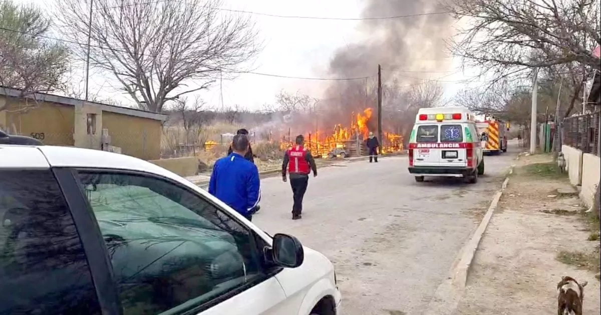 Bomberos atiende reporte ante situación de que pudiera propagarse a más domicilios.