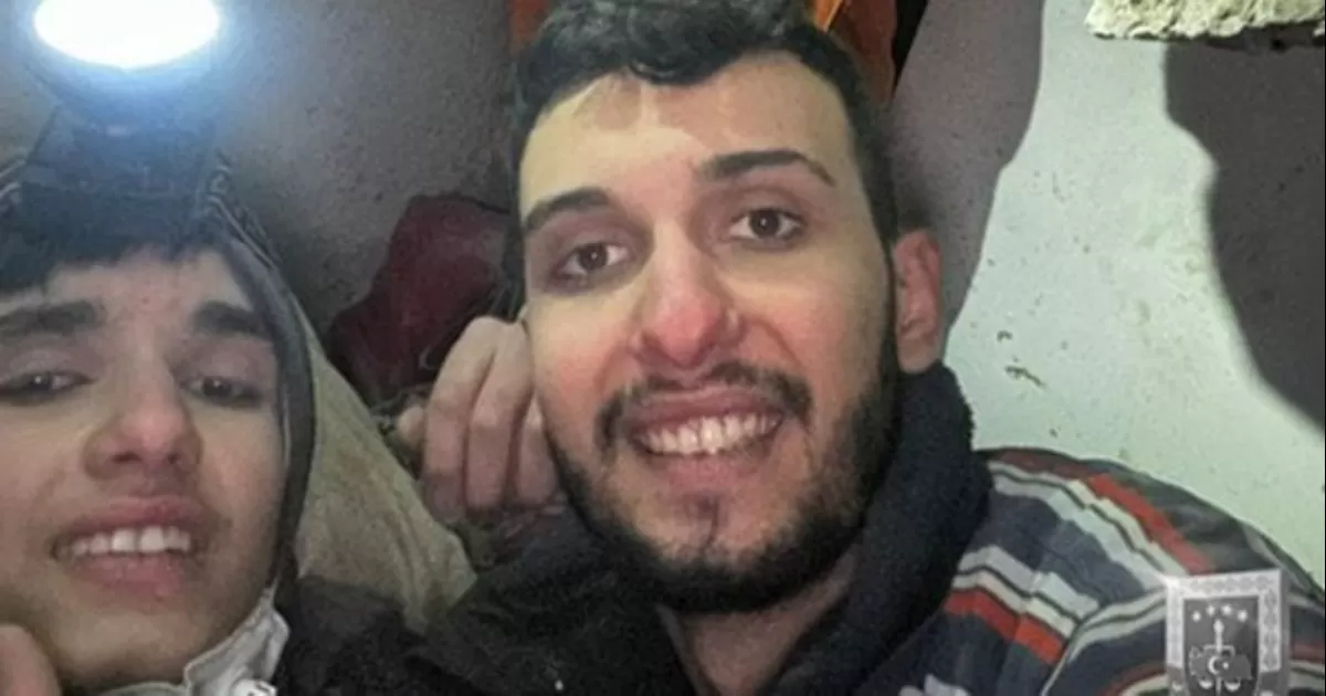 Rescatan a tres jóvenes en Turquía tras 198 horas atrapados entre escombros