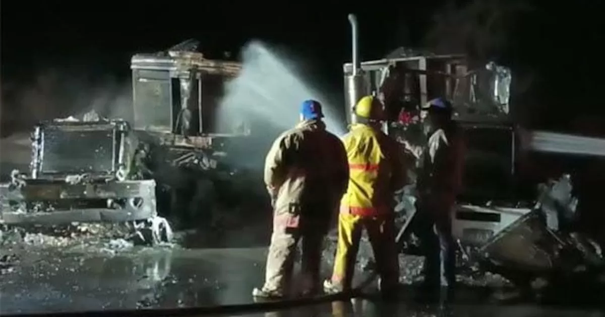 Se incendian dos camiones carboneros en Sabinas