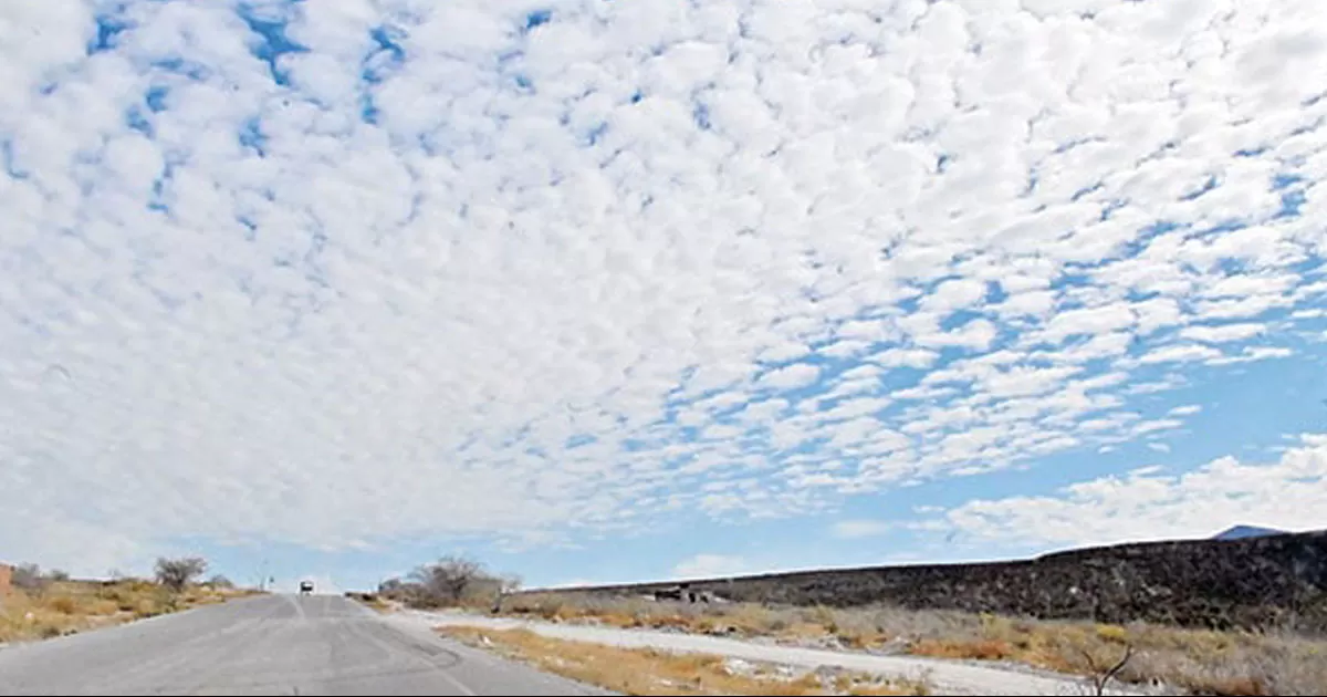 De manera sorpresiva, sin que el termómetro descendiera a cero grados centígrados, ayer por la mañana cayó aguanieve en diversos sectores.
