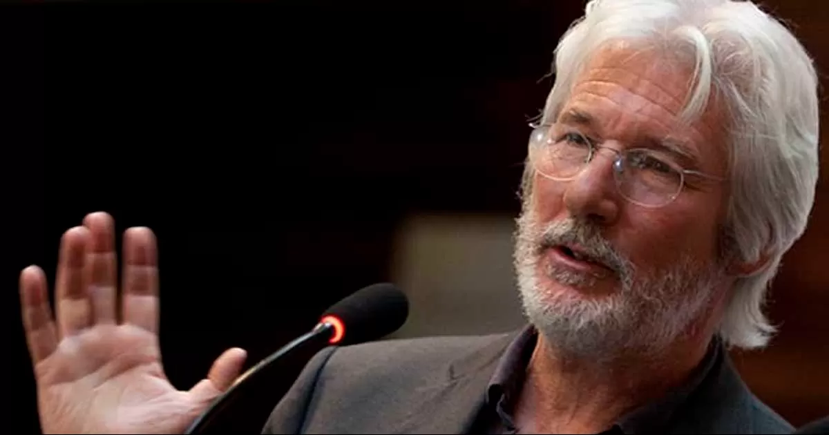 Gente cerca al actor asegura que Gere actualmente se encuentra en recuperación tras ser hospitalizado por contraer la enfermedad mientras estaba de vacaciones