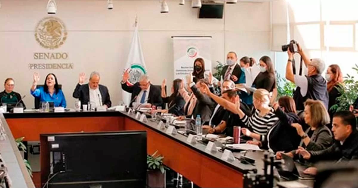 Avalan en comisiones ‘Plan B’; excluyen ‘vida eterna’ a partidos