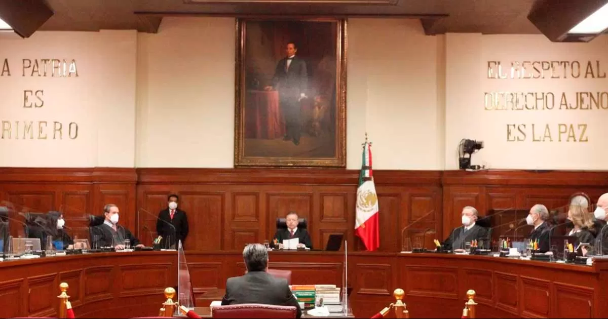 Tras admitir a trámite el primer bloque de impugnaciones contra el Plan B, el ministro Alberto Pérez Dayán suspendió la entrada en vigor de las reformas a la Ley General de Comunicación Social en ambos estados donde se llevarán a cabo elecciones este año