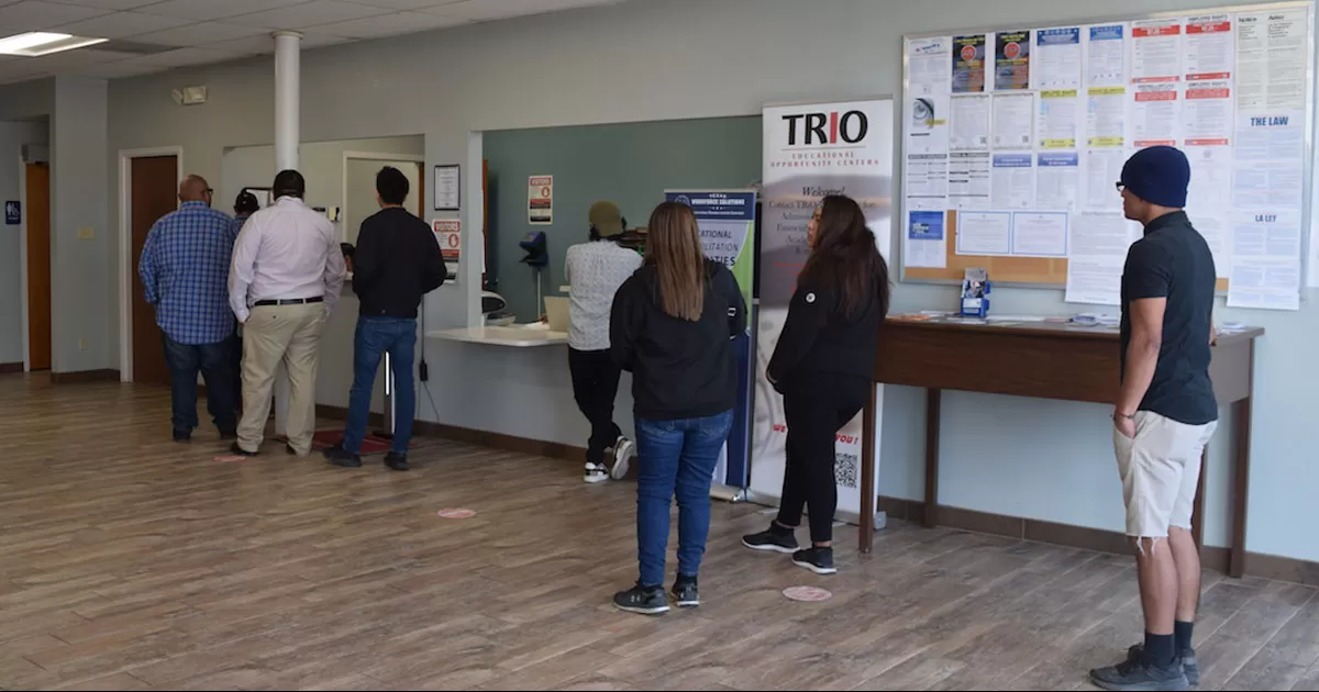 En la última feria del empleo acudieron a emplearse alrededor de 50 personas.