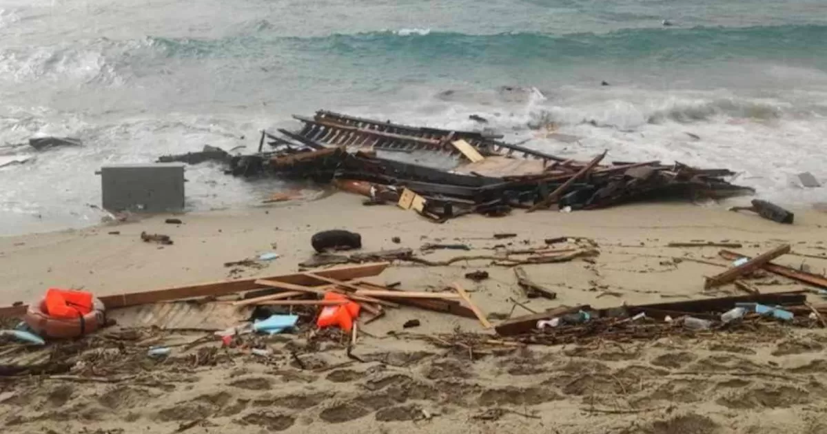 Más cadáveres llegan a costa de Italia tras naufragio de barco con migrantes