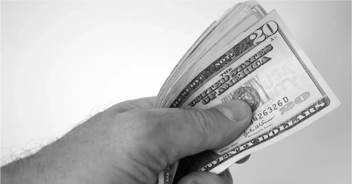 Precio del dólar: abre la semana a la baja en 18.82 pesos