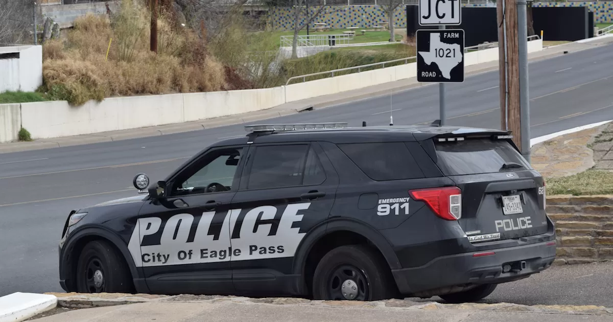 Apresan a dos por jugar carreras en Eagle Pass