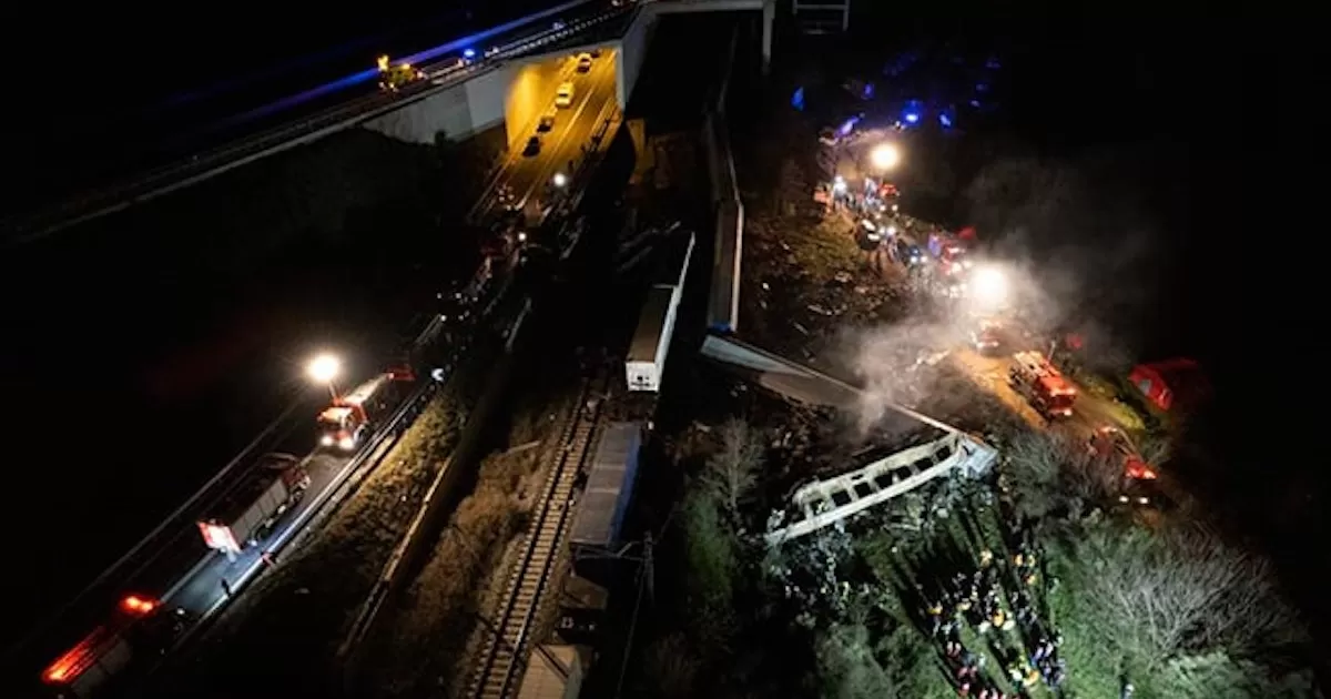 Al menos 36 muertos en el peor choque de trenes en 10 años en Europa