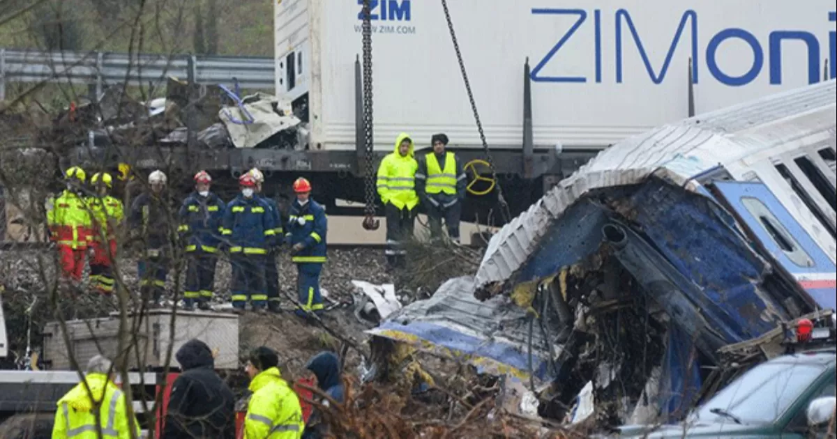 Acaban trabajos de rescate con decenas de desaparecidos tras choque de trenes en Grecia