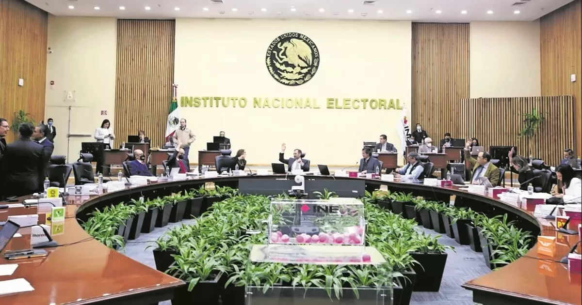 Sesiona hoy el INE para iniciar el plan B